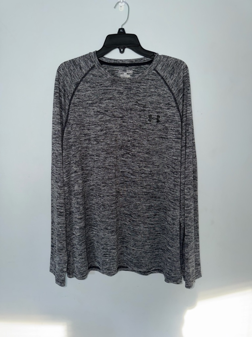 Under Armour Men’s Heather Black-Grey Long Sleeve Performance Shirt